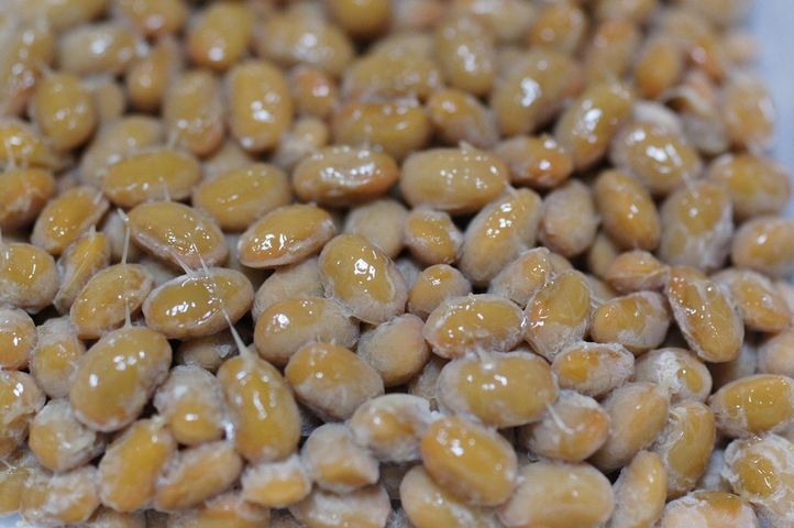 Natto, czyli sfermentowana soja – właściwości, cena