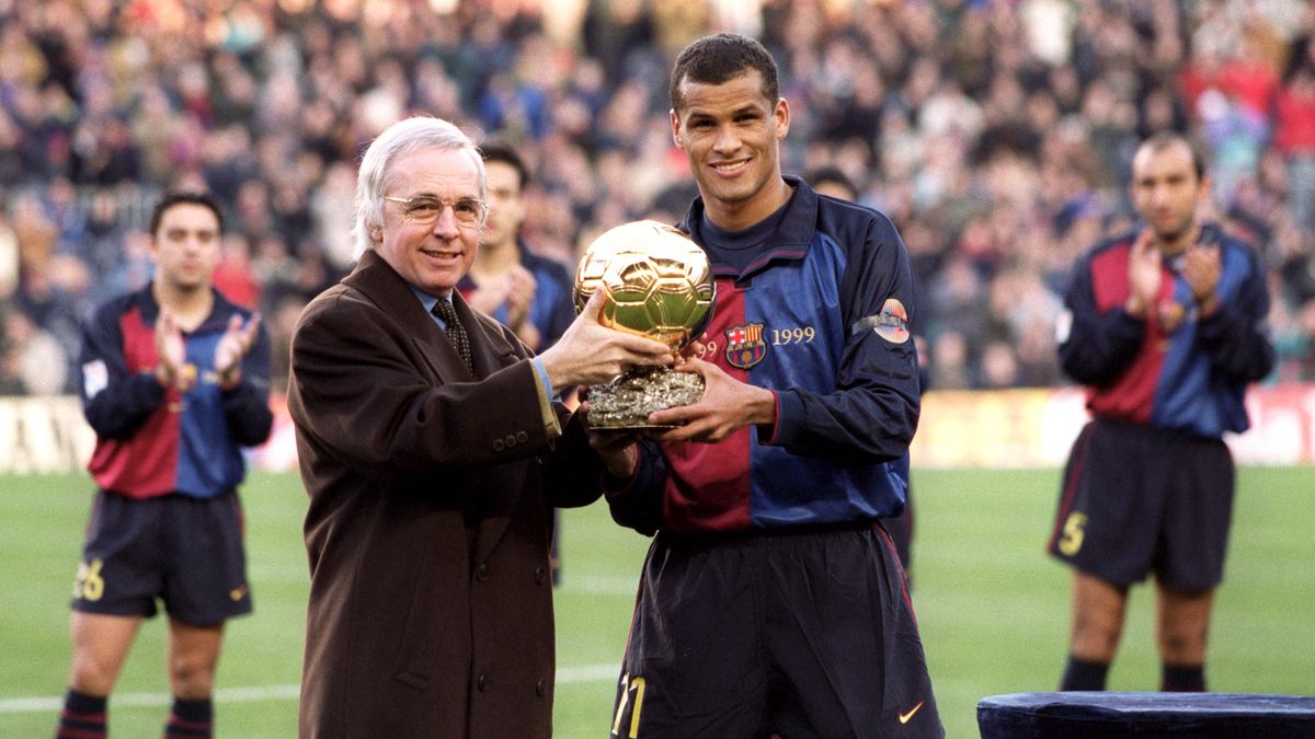 Rivaldo odbierający Złotą Piłkę w 1999 roku