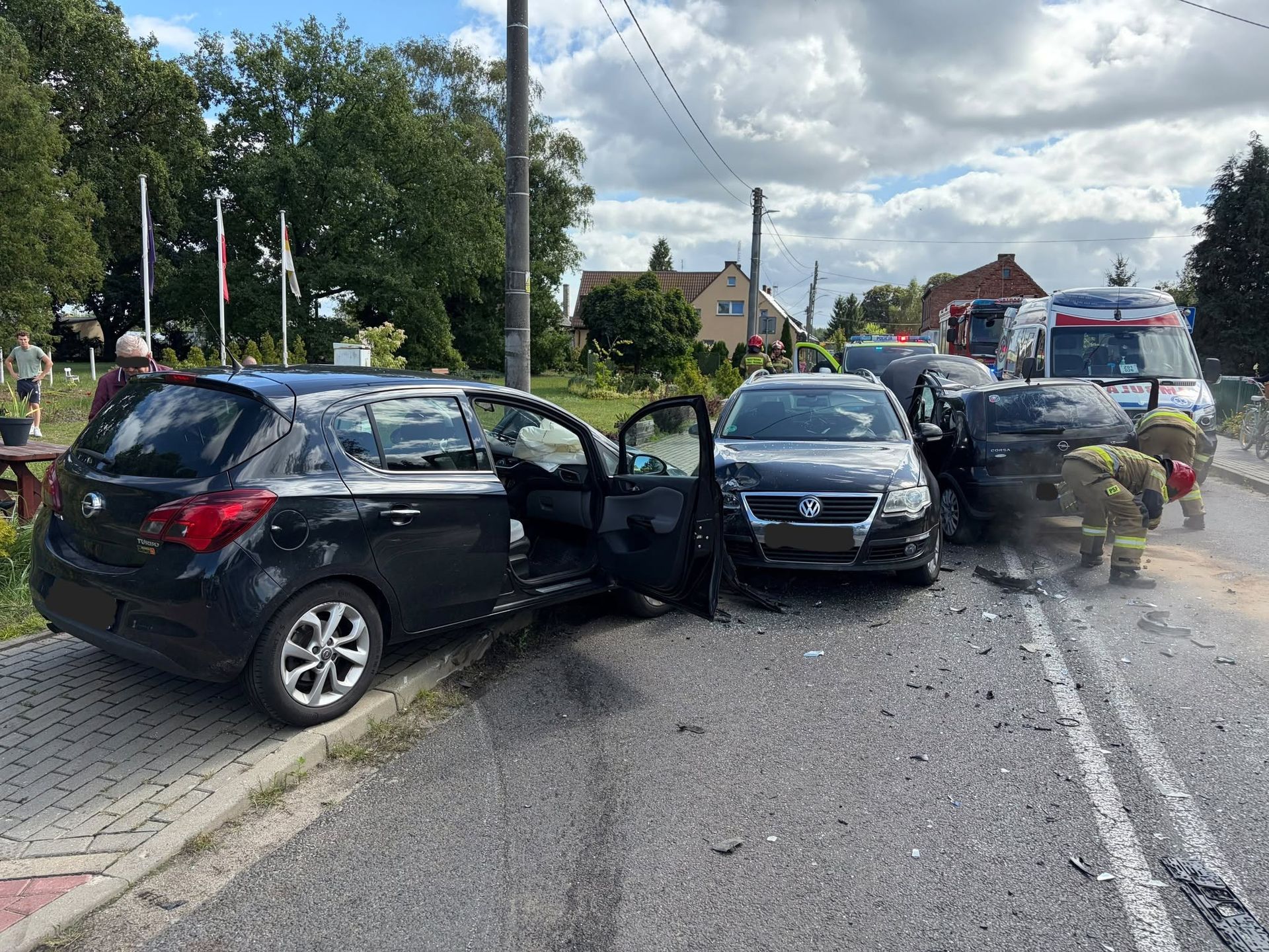 Zdjęcie do aktualności: Uciekał Oplem przed policją. 17-latek rozbił auto, w akcji LPR