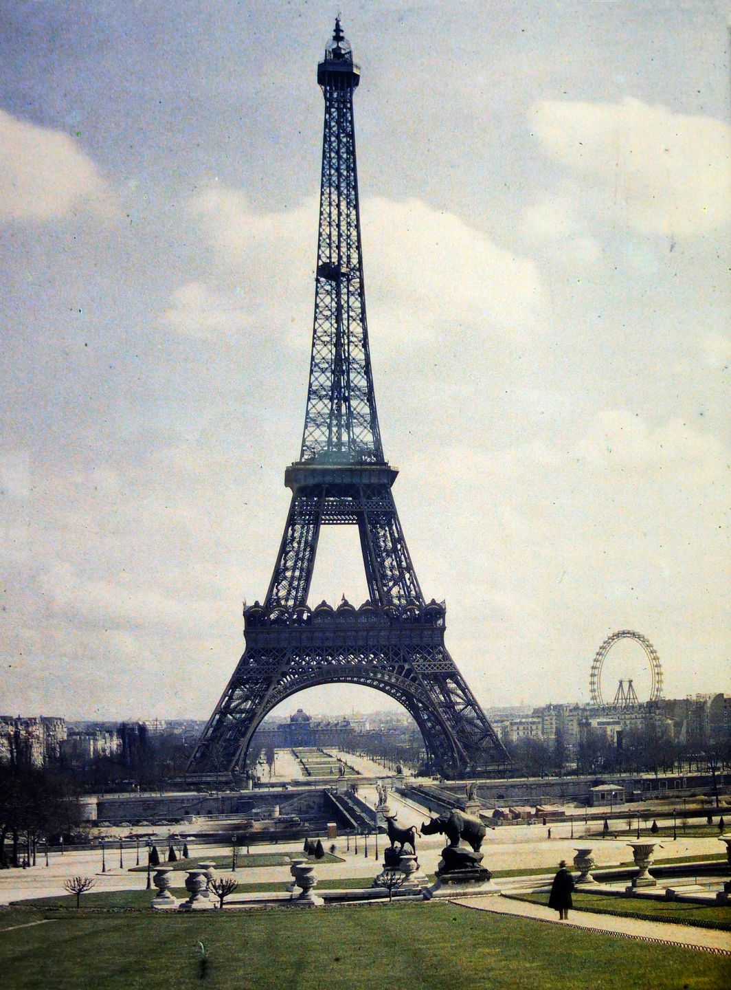 Autochrom wieży Eiffla z 1914 roku