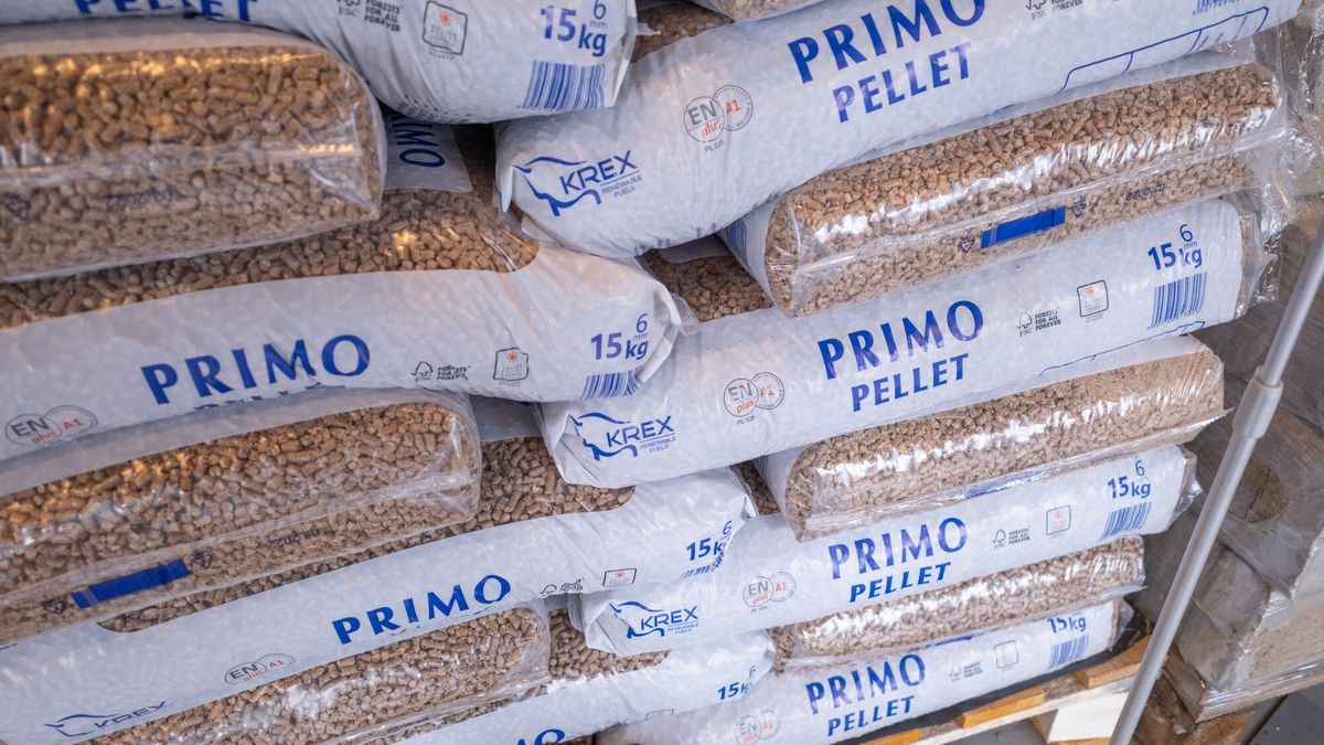 Stock Arkadiusz Zió?ek
Fot. Arkadiusz Ziolek/East News. 
n/z Pellet (pelet) ? paliwo stale w formie granulatu uzyskiwane z biomasy, przeznaczone glownie do spalania w indywidualnych, jak i zbiorowych instalacjach grzewczych.
ARKADIUSZ ZIOLEK