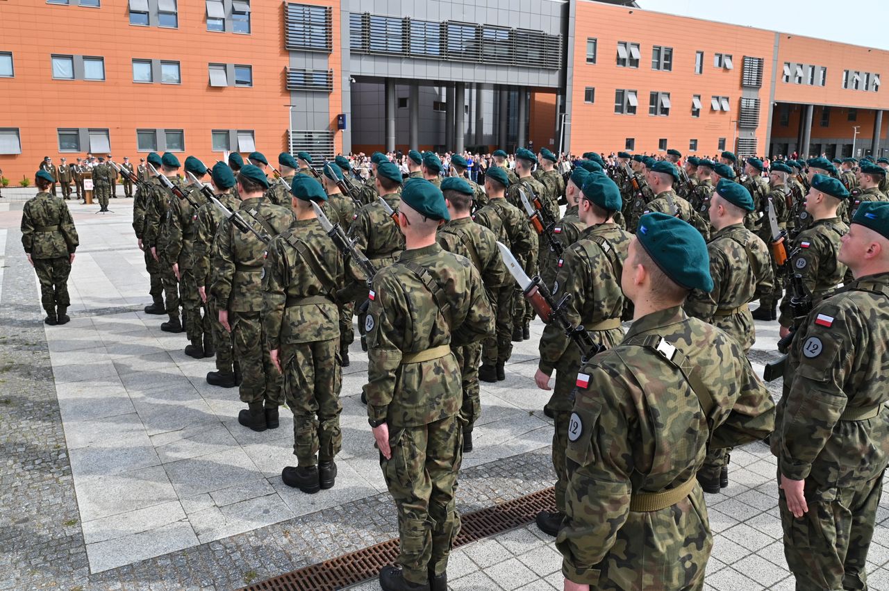 Zakaz wyjazdu z Polski w razie wojny? Uwagę zwracają głosy mężczyzn