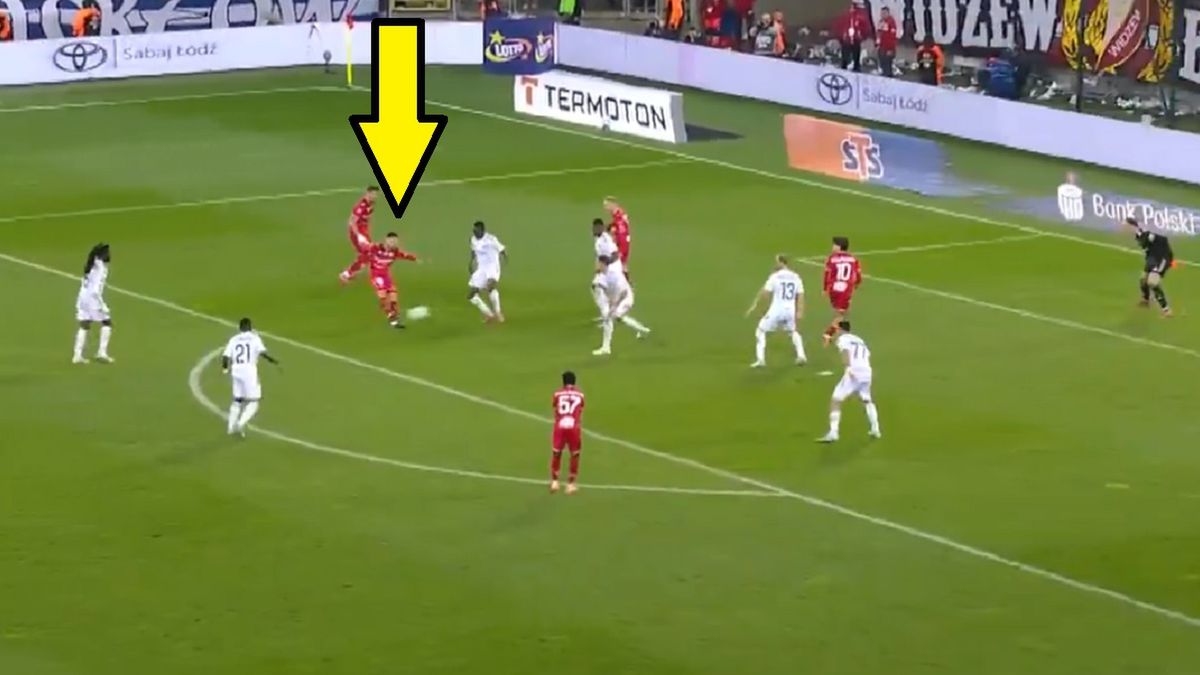 Twitter / Screen / Canal+Sport / Na zdjęciu: Lindon Selahi strzelił pięknego gola w meczu Widzew - Radomiak