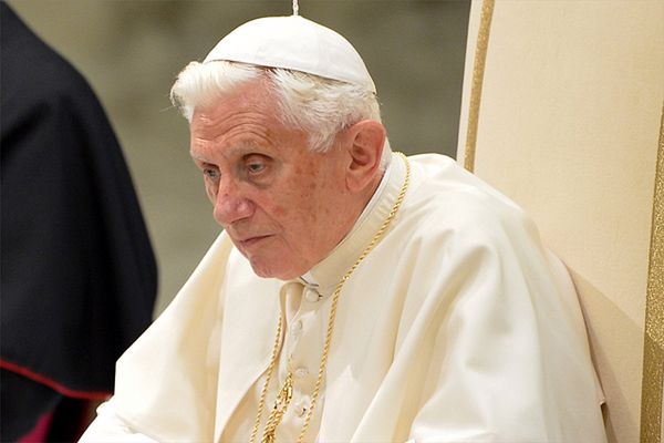 Benedykt XVI zaszokowany "bezsensowną przemocą" w Denver