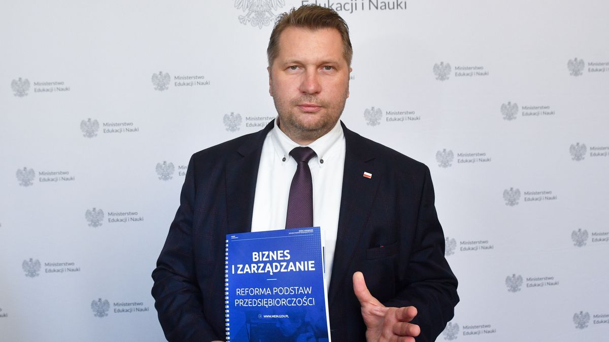 Warszawa, 14.09.2022. Minister edukacji i nauki Przemysław Czarnek na prezentacji raportu Gov-Tech nt. planowanego wprowadzenia do szkół przedmiotu Biznes i Zarządzanie, 14 bm. w Szkole Głównej Handlowej w Warszawie. (aldg) PAP/Radek Pietruszka