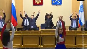 Rosyjskie cheerleaderki rozgrzewały polityków. Wyjątkowe rozpoczęcie obrad dla deputowanych