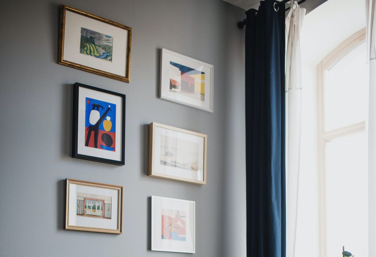 Ramki na zdjęcia – jak stworzyć ciekawą dekorację ściany?