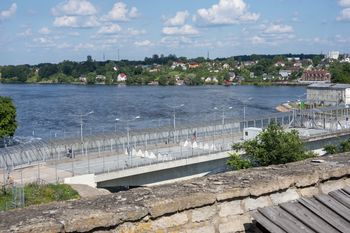 Estonia zabezpiecza granicę z Rosją. Powstanie 14 wież