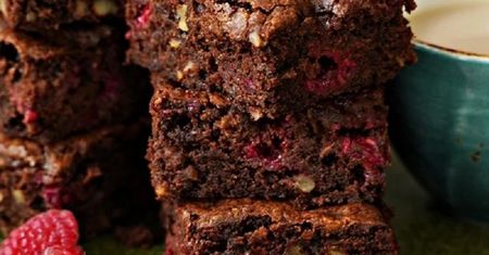 Brownie z malinami i orzechami. Obłędnie czekoladowe ciacho