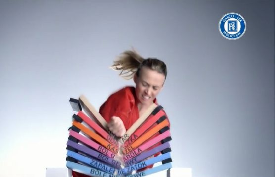 Wojowniczka taekwondo walczy z grypą w reklamie Gripblockera Express (wideo)