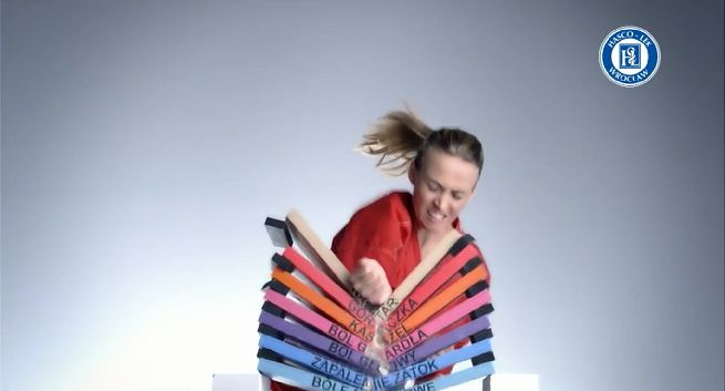 Wojowniczka taekwondo walczy z grypą w reklamie Gripblockera Express (wideo)