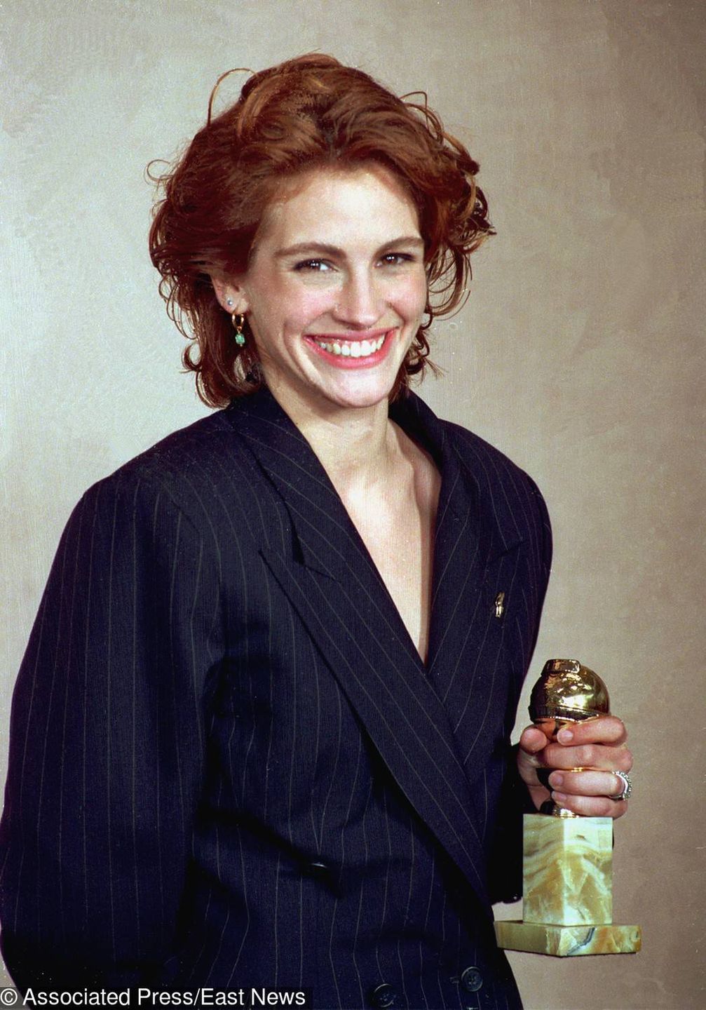 Julia Roberts w garniturze z krótkimi spodenkami - Złote Globy 1991, najpiękniejsze kreacje wszech czasów