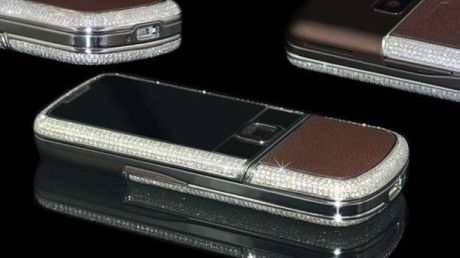 Goldstriker i Nokia 8800. Oczywiście w brylantach 1