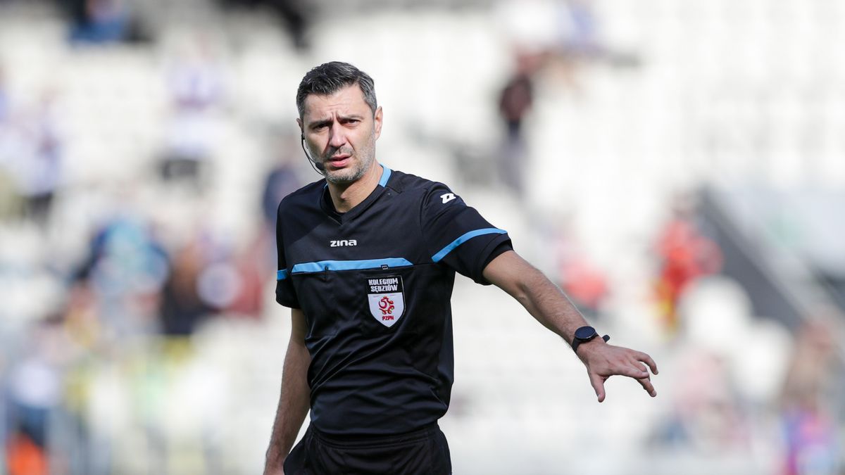 Referee Krzysztof Jakubik of Poland seen during the Polish
KRAKOW, POLAND - 2024/02/25: Referee Krzysztof Jakubik of Poland seen during the Polish PKO Ekstraklasa League 2023/2024 football match between Puszcza Niepolomice and Zaglebie Lubin at Cracovia Stadium. Final score; Puszcza Niepolomice 2:2 Zaglebie Lubin. (Photo by Grzegorz Wajda/SOPA Images/LightRocket via Getty Images)
SOPA Images
20232024, sports, cracovia stadium, football, football match, football team, krzysztof jakubik, match, pko ekstraklasa league, polish, puszcza niepolomice, zaglebie lubin