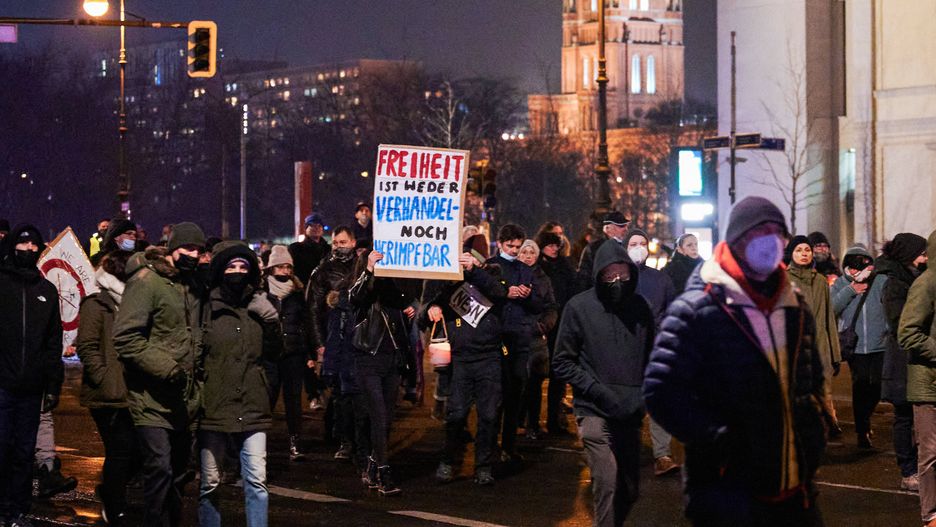 Szef kontrwywiadu Niemiec: Koronasceptycy to nowi wrogowie państwa 