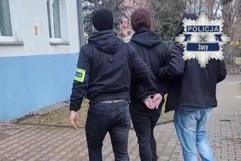 Ukrywał się 4 lata – żorscy policjanci dopadli go we Wrocławiu. Trzy listy gończe i zero szans na dalszą ucieczkę