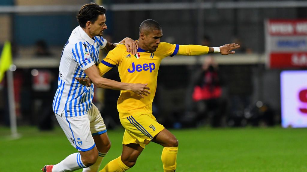 Getty Images / Alessandro Sabattini / Na zdjęciu: Felipe Dias Dalbello i Douglas Costa