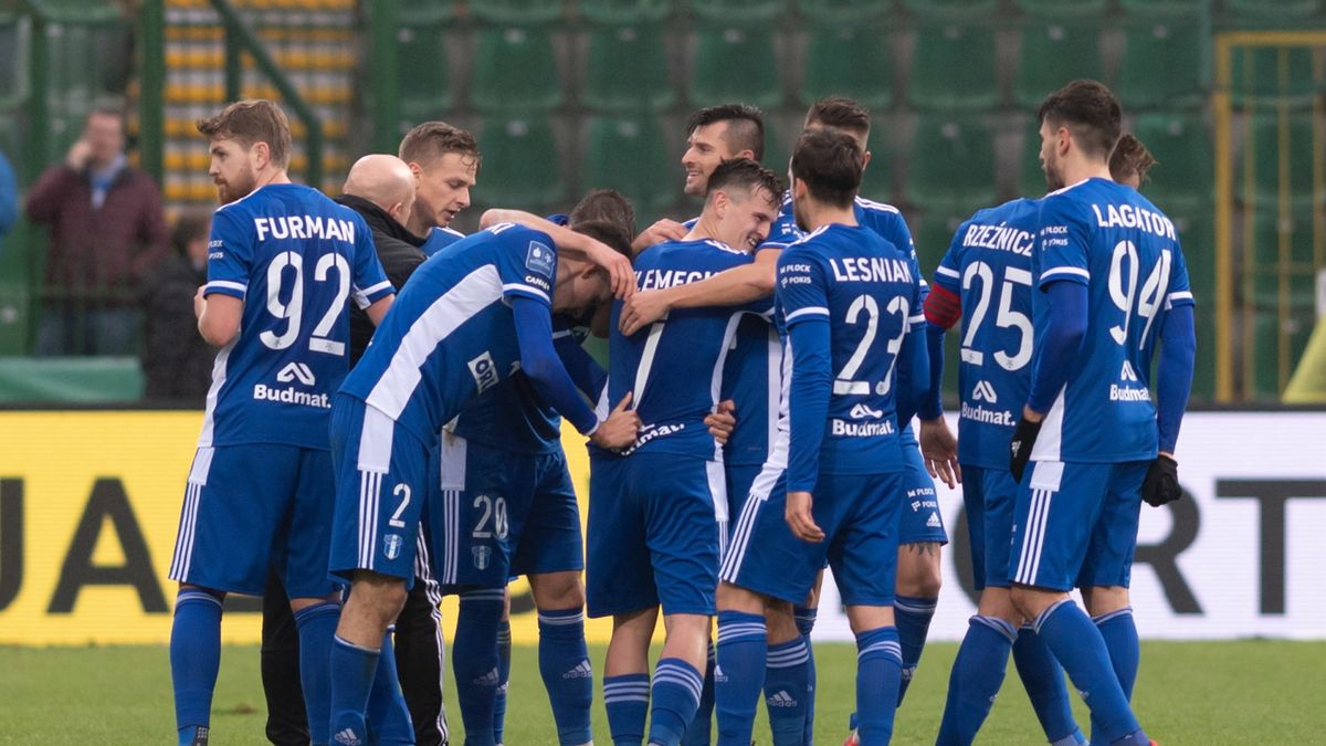 PAP / Jakub Kaczmarczyk / Na zdjęciu: zawodnik Wisły Płock Radosław Cielemęcki (w środku) cieszy się z bramki