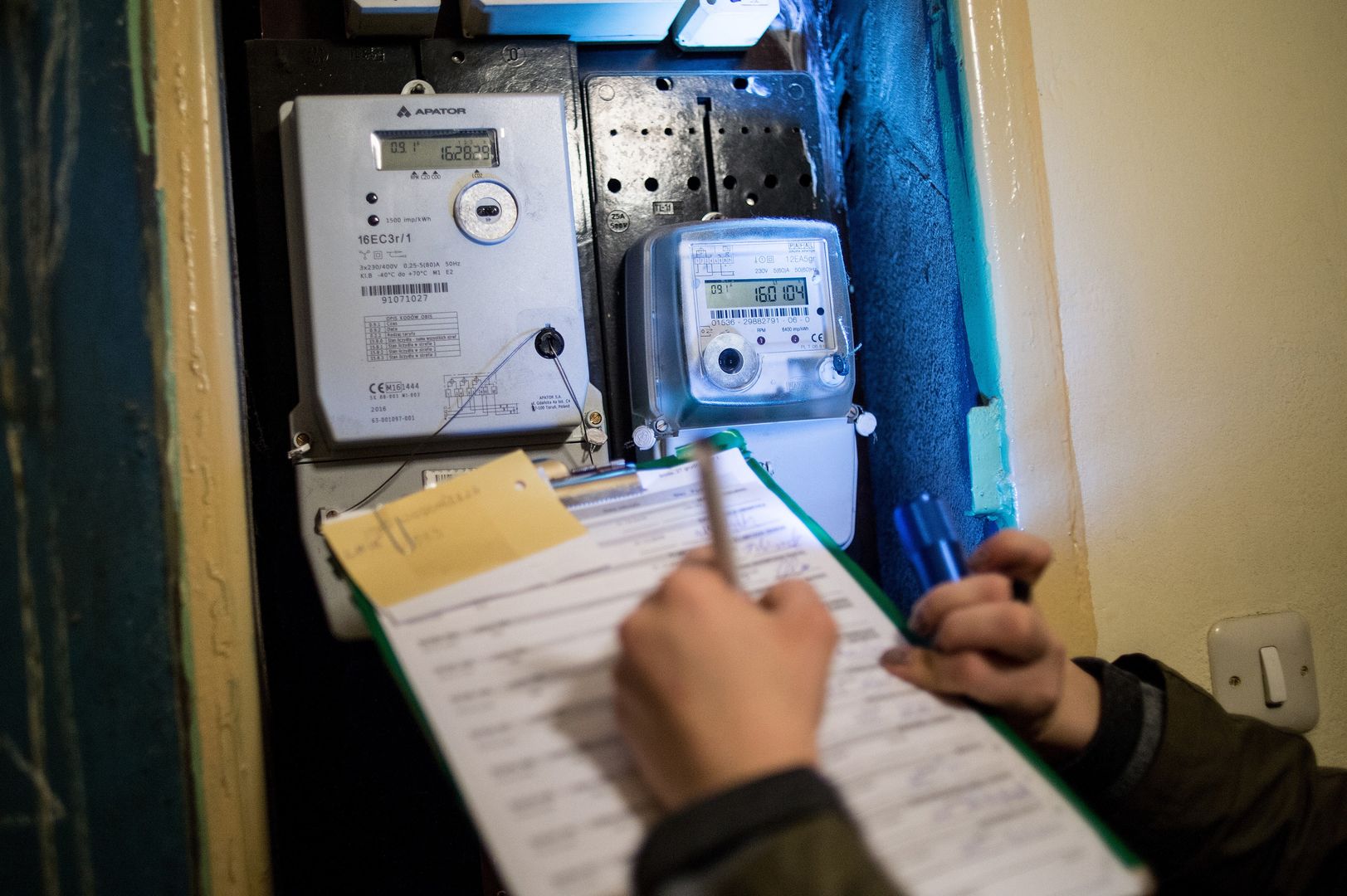 Licznik energii elektrycznejLubliniec, 31.12.2017. Licznik energii elektrycznej - ilustracja.,Image: 428872776, License: Rights-managed, Restrictions: , Model Release: no, Credit line: Daniel Dmitriew / ForumDaniel Dmitriew / Forumilustracja, ilustracyjne, licznik, prad, energia, rejon, energetyczny, plomba, plomby, pradu, pradowy, obnizka, podwyzka, oplaty, inkasent, spisywanie, odczytywanie, category_code_ilu, category_code_eng