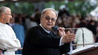 Ceny w kawiarni Rydzyka. Imperium ma 5 mln zł strat