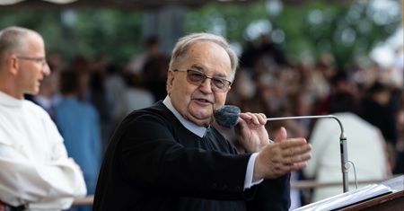 Ceny w kawiarni Rydzyka. Imperium ma 5 mln zł strat