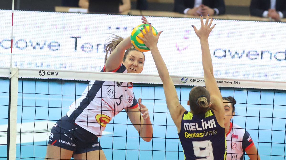 PAP / Marian Zubrzycki / Na zdjęciu: atakuje Małgorzata Lisiak