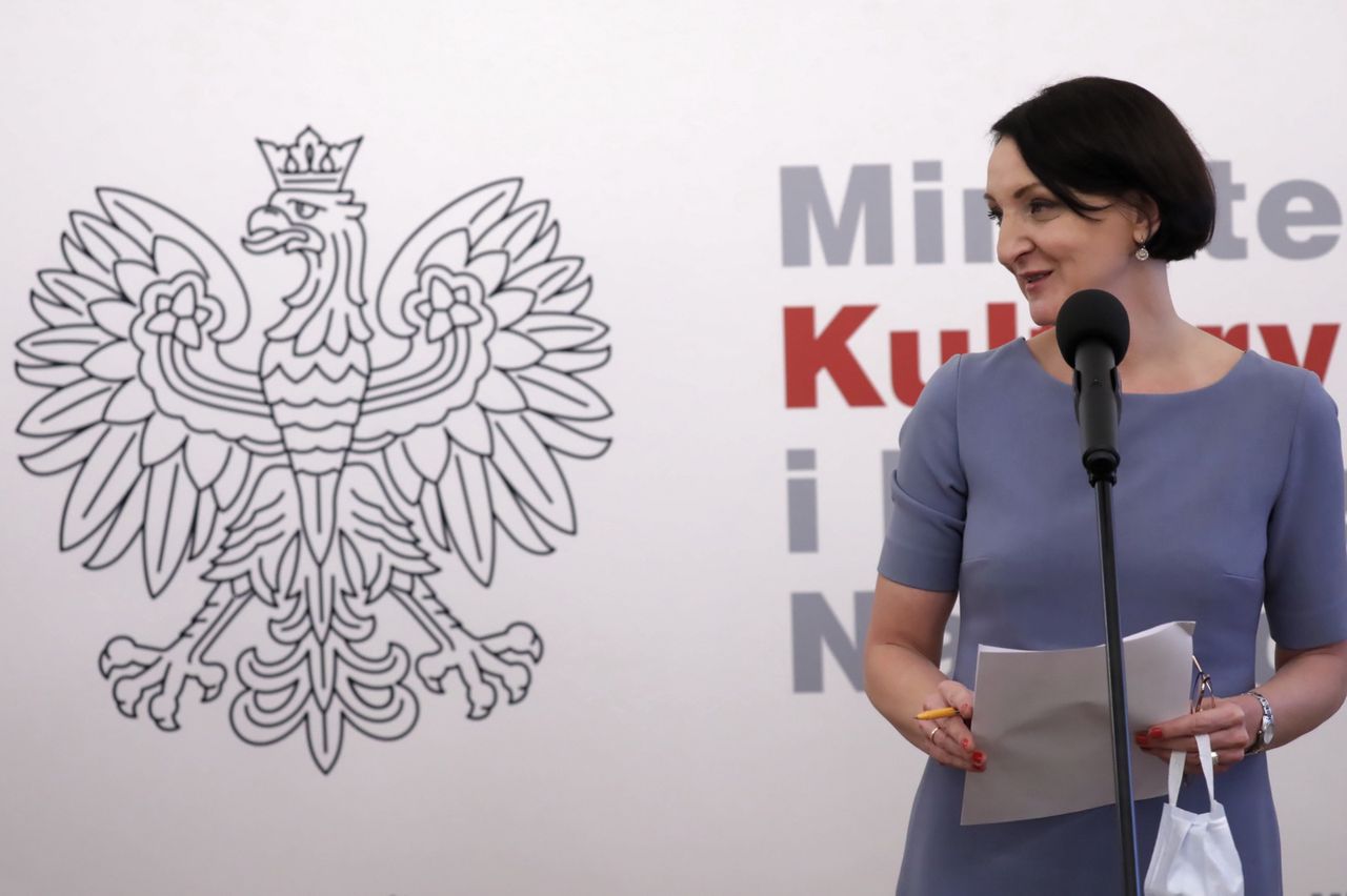 Hotel w Szwajcarii za 120 mln zł. Gigantyczne dotacje dla Instytutu Pileckiego