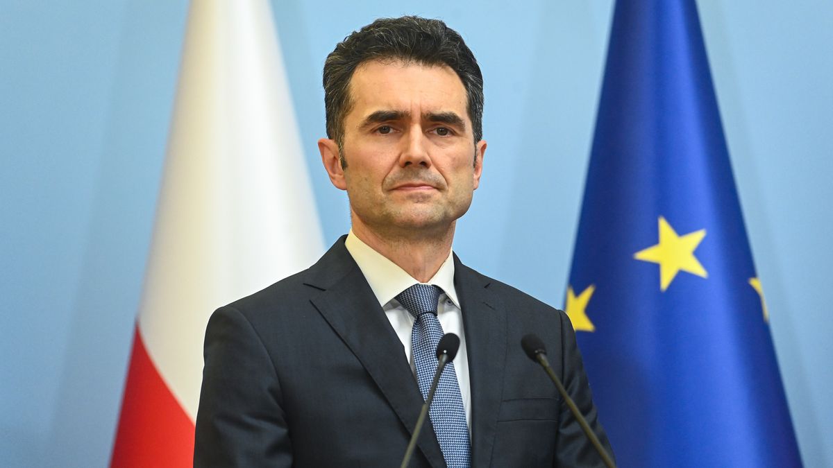 Warszawa, 26.06.2024. Wiceminister infrastruktury Piotr Malepszak podczas konferencji prasowej w KPRM w Warszawie, 26 bm. Na konferencji przekazano decyzję ws. Centralnego Portu Komunikacyjnego. (mr) PAP/Piotr Nowak