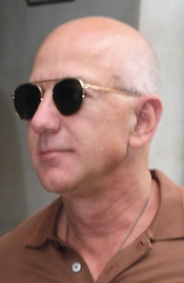 Jeff Bezos idzie z ukochaną na lancz