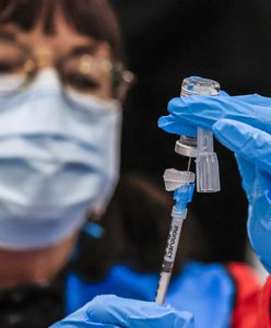 Szczepienia przeciw COVID-19. Kolejna firma ogranicza dostawy