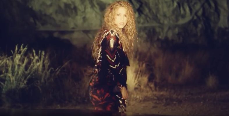 Shakira w kurtce polskiej marki