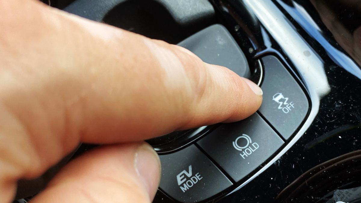 Taki przycisk znajdziemy w niemal każdym aucie. Wyjątki jednak są