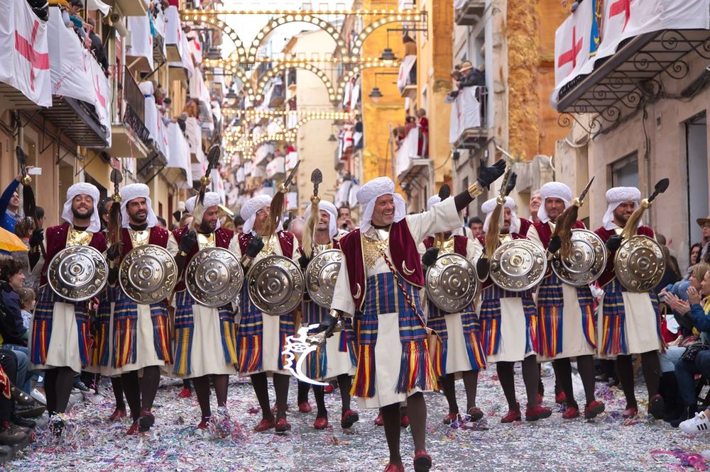 Hiszpania. Fiesta upamiętniająca wygnanie Maurów trwa nawet kilka dni