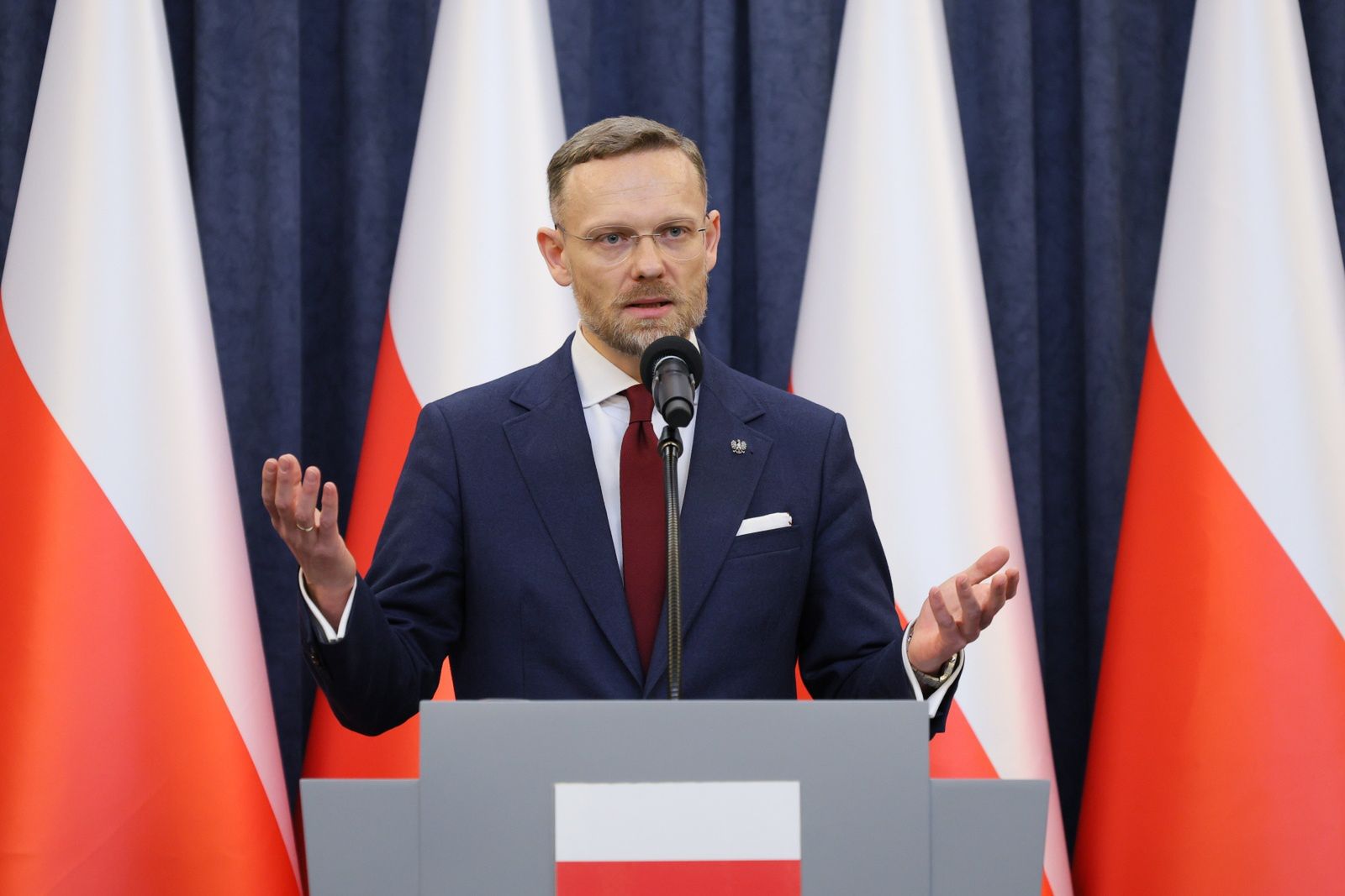 Krzyki na konferencji Boguckiego. Dziennikarka TVN24 nie odpuszczała