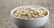 Dietetycy radzą, by nie zalewać owsianki mlekiem. Inny produkt świetnie oczyści jelita i wzmocni serce