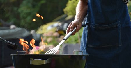 Grill w ogródku w bloku. Kiedy grozi mandatem?