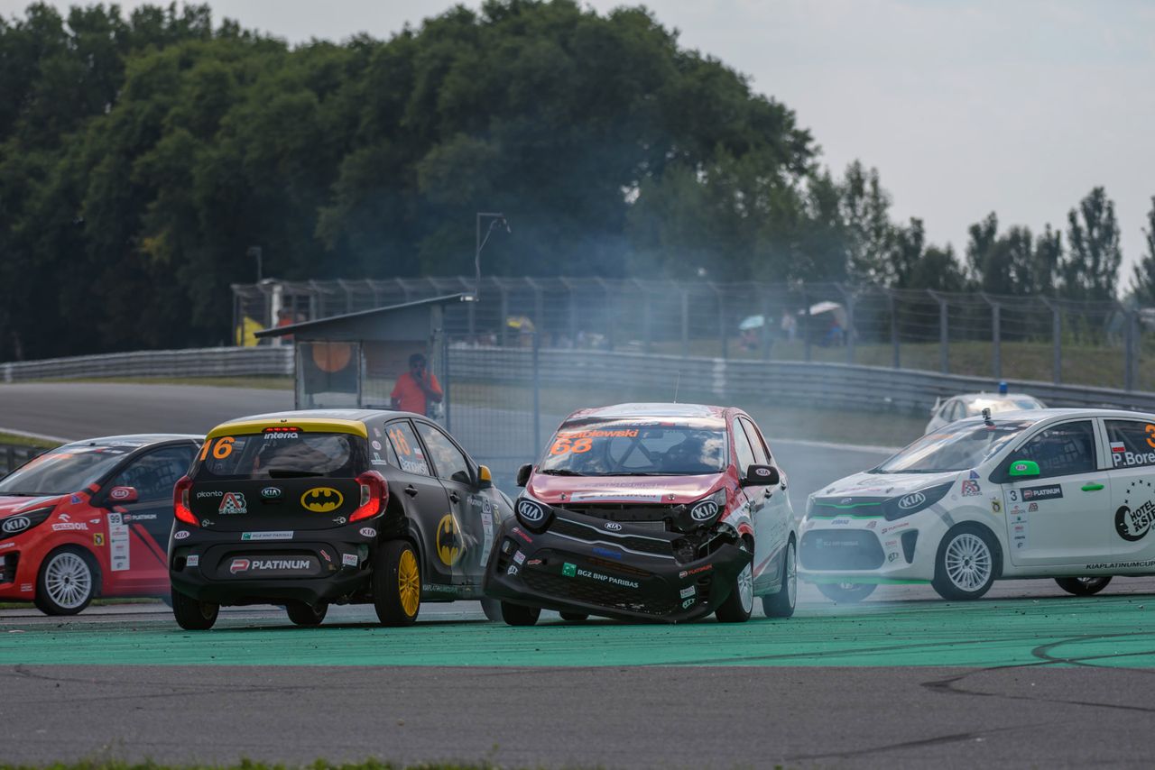 Poprzednie wyścigi Kii na Slovakiaringu obfitowały w dramatyczne wydarzenia (fot. Dominik Kalamus/Kia Platinum Cup)