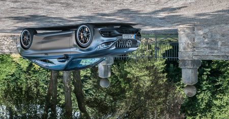 25-latek z Australii chciał spalić gumę mercedesem-AMG C63 S. Spalił, ale co innego