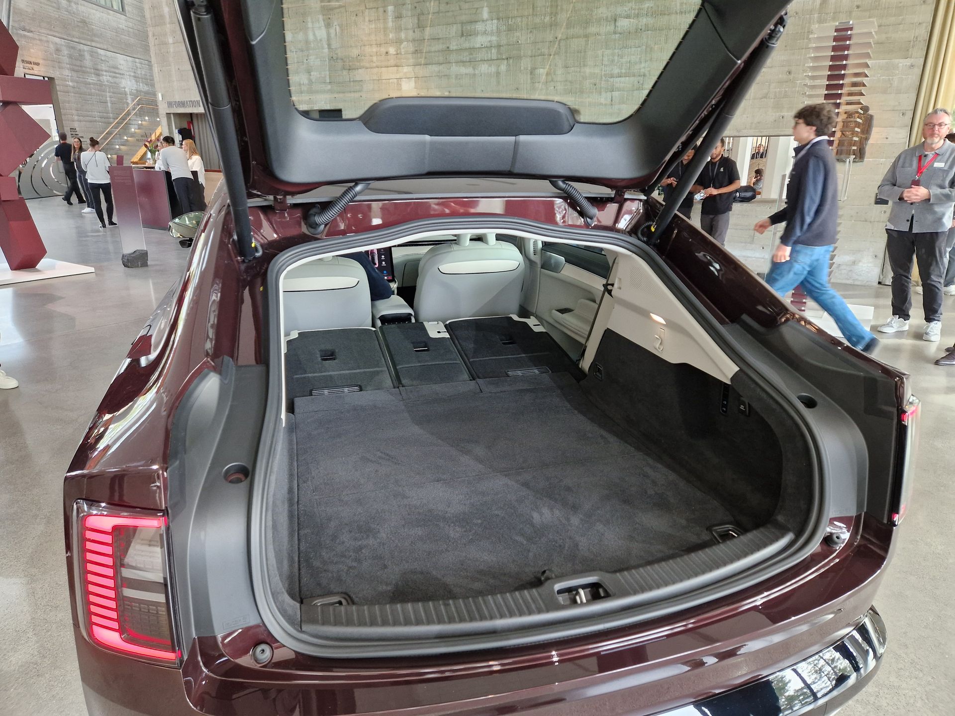 Volvo ES90 (2025)