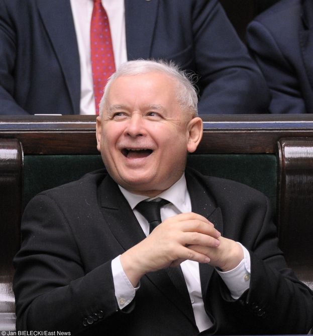 Jarosław Kaczyński pobiera emeryturę w wysokości 38 255 złotych! Starczy na rodeo i hodowlę byków?