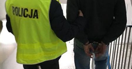 Pijany i bez uprawień uderzył w kamienicę.