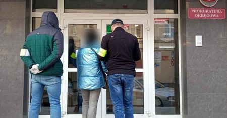 Przedstawiciele dużej firmy farmaceutycznej, właściciele i  kierownicy aptek  oraz dwaj lekarze psychiatrzy z zarzutami.