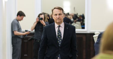 Sikorski pogratulował Nawrockiemu. "MSZ będzie go wspierać"
