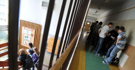 Polacy podzieleni w sprawie prac domowych. Poparcie spada wraz z wiekiem