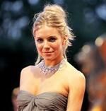 Sienna Miller nie ma czasu stanąć przed sądem