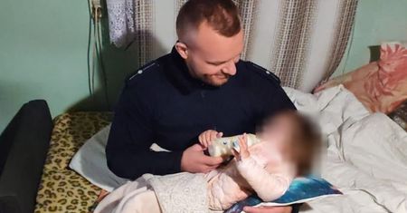 Pijani rodzice "opiekowali się" 2-latką. Była głodna i zaniedbana
