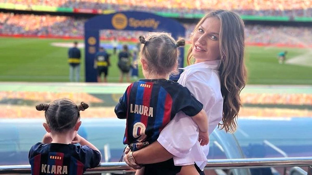 Anna Lewandowska z córkami na Camp Nou