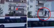Weszli na dach jadącego autobusu. Nowe niebezpieczne wyzwanie