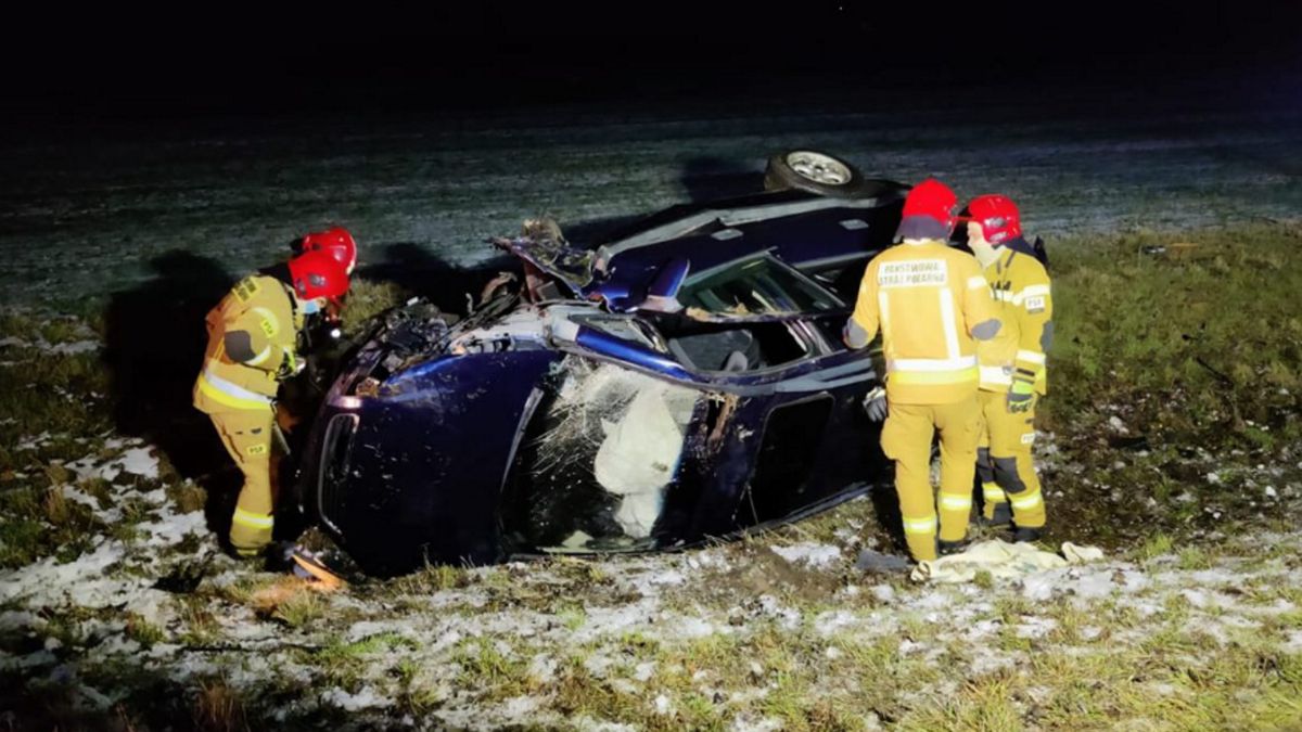 Pasażer pociągnął za kierownicę