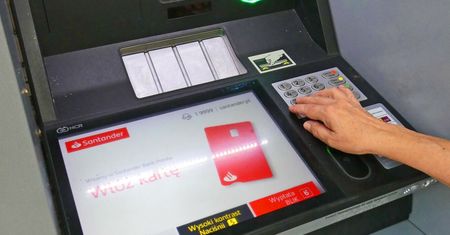 Pieniądze zniknęły z kont klientów Santandera. Jest oświadczenie banku